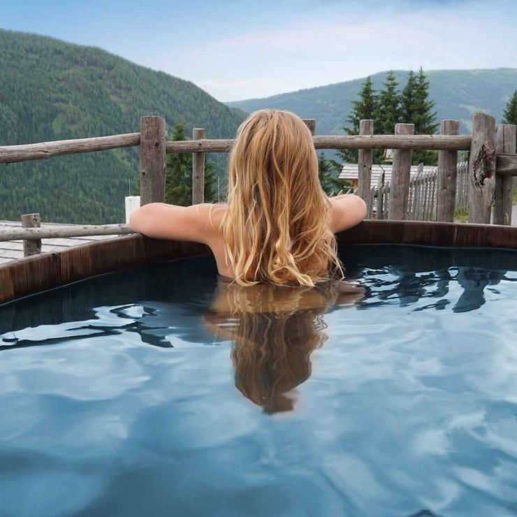 Private hot tub with view in Almdorf