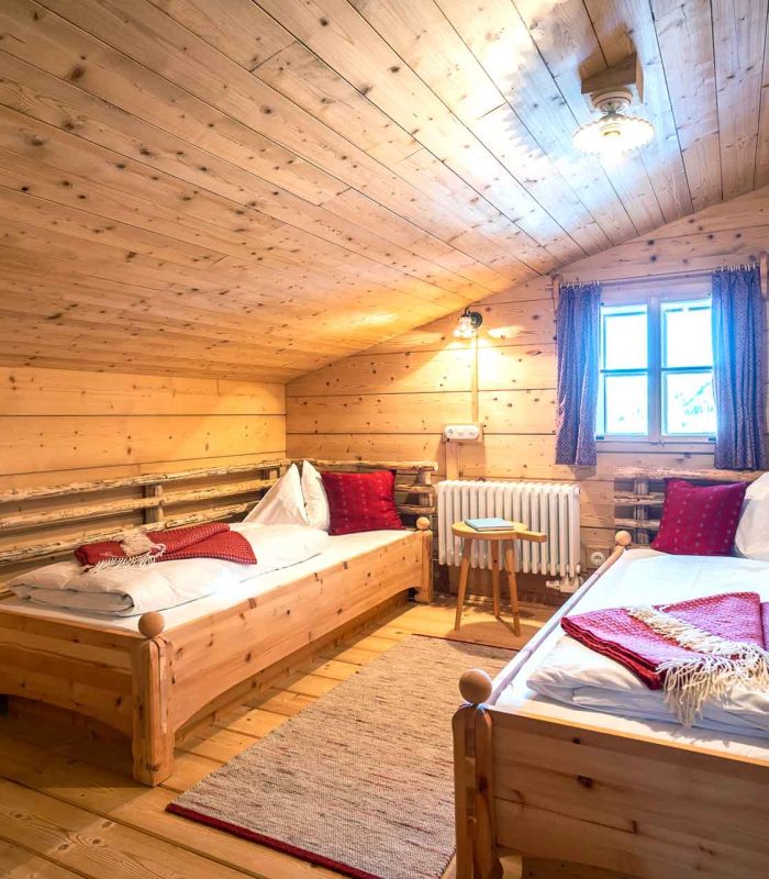 Mountain chalet twin beds 1