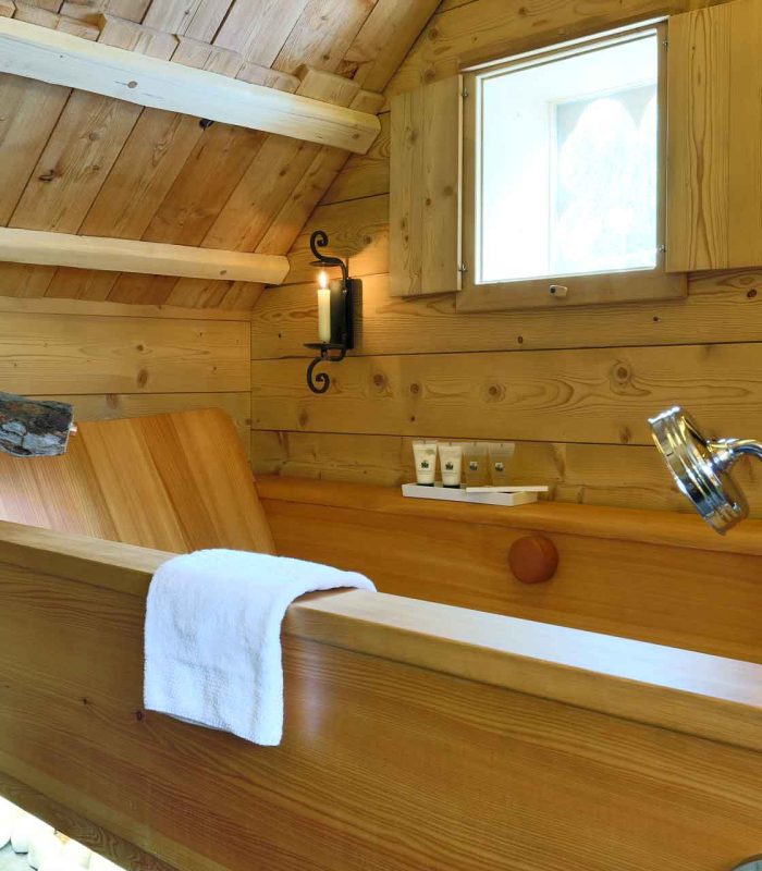 Wooden bathtub 1